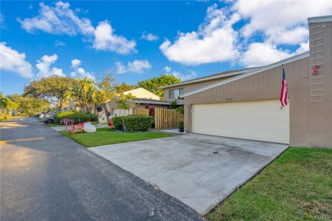 Townhouse in Davie, Florida 3 bedrooms, 183.95 sq.m. № 1994682 - photo 3