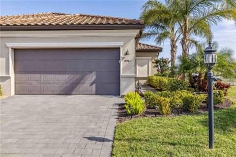 House in LORRAINE LAKES in Bradenton, Florida 3 bedrooms, 145.3 sq.m. № 2351699