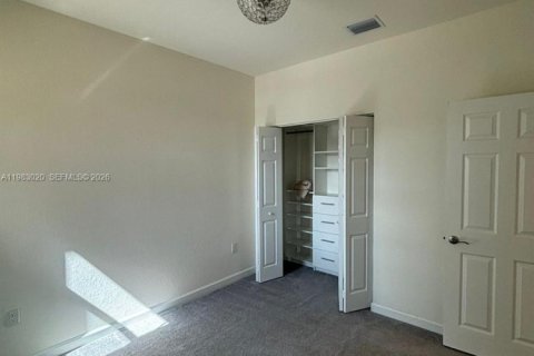 Condo in Hialeah, Florida, 3 bedrooms № 2243706 - photo 9