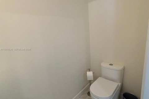 Condo in Hialeah, Florida, 3 bedrooms № 2243706 - photo 16