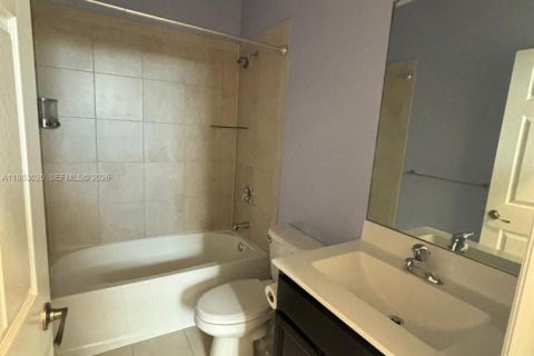 Condo in Hialeah, Florida, 3 bedrooms № 2243706 - photo 14