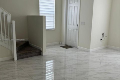 Condo in Hialeah, Florida, 3 bedrooms № 2243706 - photo 4