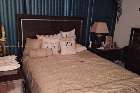 Villa ou maison à vendre à Miami Gardens, Floride: 4 chambres, 190.73 m2 № 2035540 - photo 14