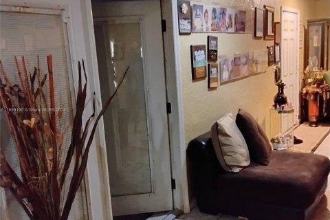 Villa ou maison à vendre à Miami Gardens, Floride: 4 chambres, 190.73 m2 № 2035540 - photo 19