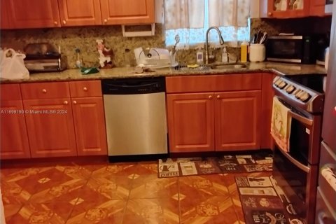 Villa ou maison à vendre à Miami Gardens, Floride: 4 chambres, 190.73 m2 № 2035540 - photo 8