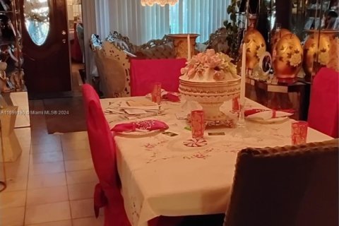 Villa ou maison à vendre à Miami Gardens, Floride: 4 chambres, 190.73 m2 № 2035540 - photo 7