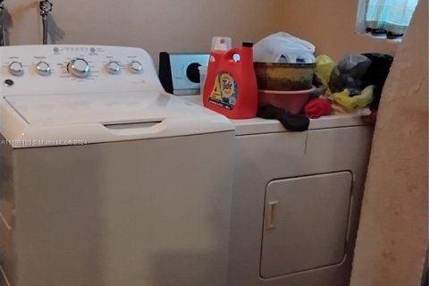 Villa ou maison à vendre à Miami Gardens, Floride: 4 chambres, 190.73 m2 № 2035540 - photo 10