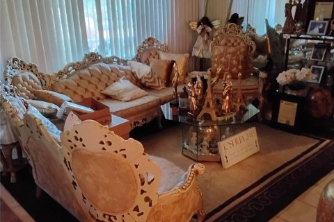 Villa ou maison à vendre à Miami Gardens, Floride: 4 chambres, 190.73 m2 № 2035540 - photo 5