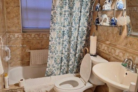 Villa ou maison à vendre à Miami Gardens, Floride: 4 chambres, 190.73 m2 № 2035540 - photo 17