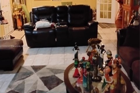 Villa ou maison à vendre à Miami Gardens, Floride: 4 chambres, 190.73 m2 № 2035540 - photo 12