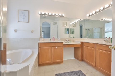 House in Apollo Beach, Florida 3 bedrooms, 189.43 sq.m. № 2156361 - photo 20