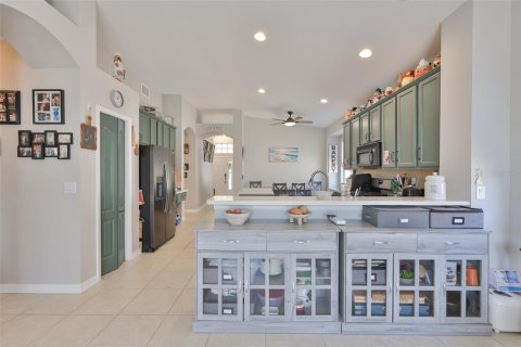 House in Apollo Beach, Florida 3 bedrooms, 189.43 sq.m. № 2156361 - photo 11