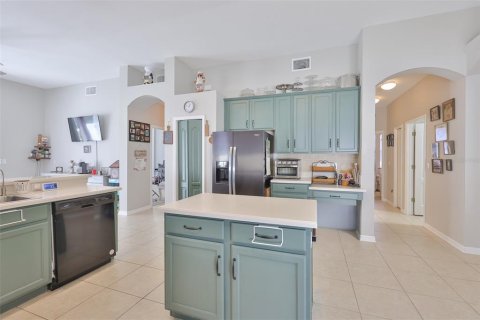 House in Apollo Beach, Florida 3 bedrooms, 189.43 sq.m. № 2156361 - photo 8