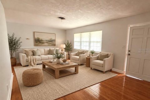 House in Largo, Florida 3 bedrooms, 158.31 sq.m. № 2405048 - photo 2