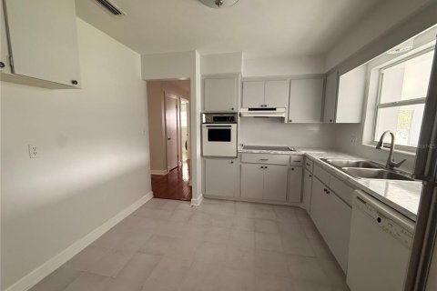 House in Largo, Florida 3 bedrooms, 158.31 sq.m. № 2405048 - photo 6