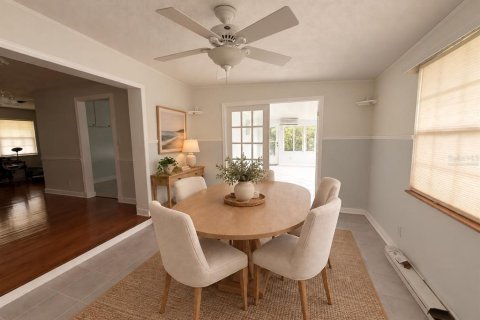 House in Largo, Florida 3 bedrooms, 158.31 sq.m. № 2405048 - photo 12