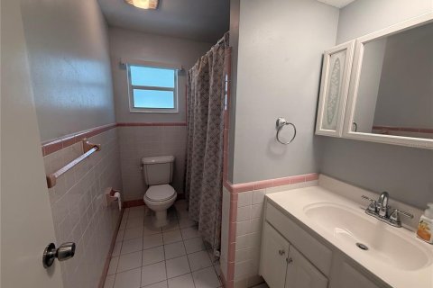 House in Largo, Florida 3 bedrooms, 158.31 sq.m. № 2405048 - photo 11