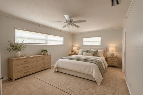 House in Largo, Florida 3 bedrooms, 158.31 sq.m. № 2405048 - photo 8