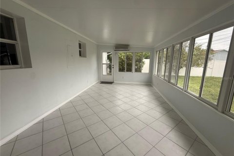 House in Largo, Florida 3 bedrooms, 158.31 sq.m. № 2405048 - photo 15