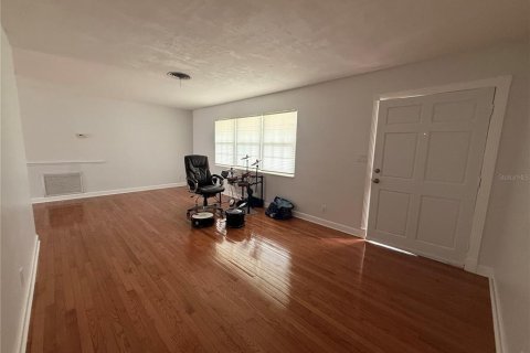 House in Largo, Florida 3 bedrooms, 158.31 sq.m. № 2405048 - photo 3