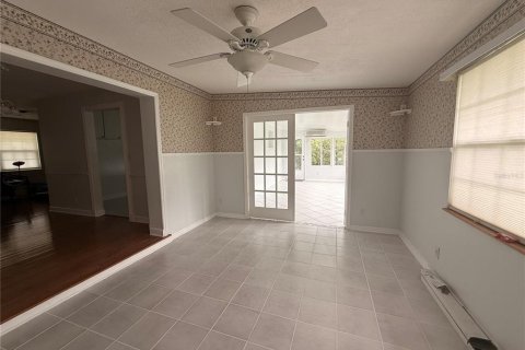 House in Largo, Florida 3 bedrooms, 158.31 sq.m. № 2405048 - photo 13