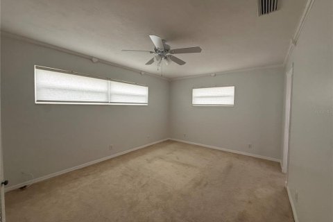 House in Largo, Florida 3 bedrooms, 158.31 sq.m. № 2405048 - photo 9