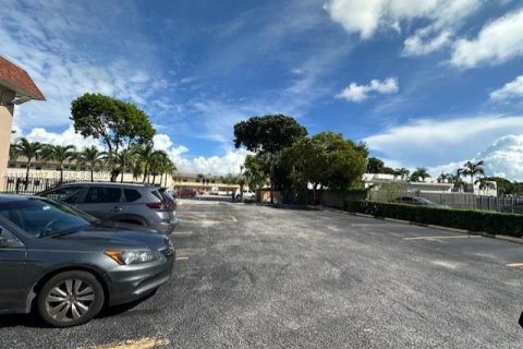 Apartment in Miami, Florida 1 bedroom, 66.89 sq.m. № 1997549 - photo 17