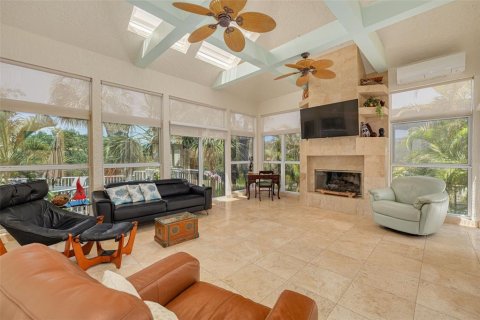 House in Gulfport, Florida 3 bedrooms, 210.89 sq.m. № 2234552 - photo 14
