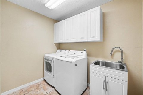 Casa en venta en Auburndale, Florida, 4 dormitorios, 225.01 m2 № 2102187 - foto 12