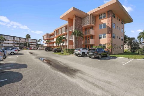 Condo in Lauderdale Lakes, Florida, 1 bedroom  № 1091951 - photo 1