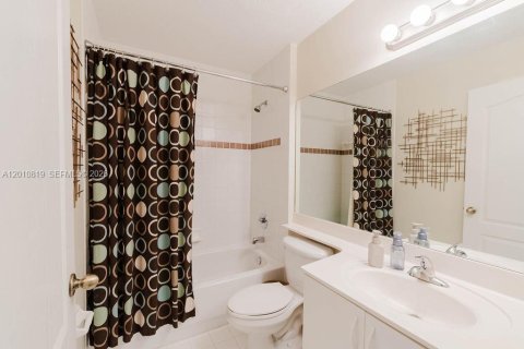 Copropriété à vendre à Miramar, Floride: 3 chambres, 117.99 m2 № 2073740 - photo 16