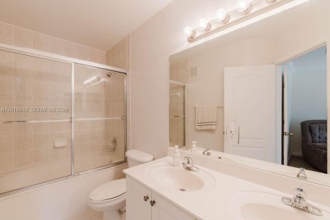 Copropriété à vendre à Miramar, Floride: 3 chambres, 117.99 m2 № 2073740 - photo 3