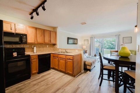 Copropriété à vendre à Miramar, Floride: 3 chambres, 117.99 m2 № 2073740 - photo 2