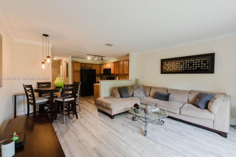 Copropriété à vendre à Miramar, Floride: 3 chambres, 117.99 m2 № 2073740 - photo 6