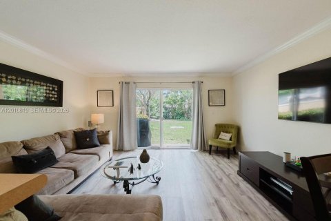 Copropriété à vendre à Miramar, Floride: 3 chambres, 117.99 m2 № 2073740 - photo 5
