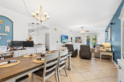 House in Land O' Lakes, Florida 4 bedrooms, 167.5 sq.m. № 1907619 - photo 8