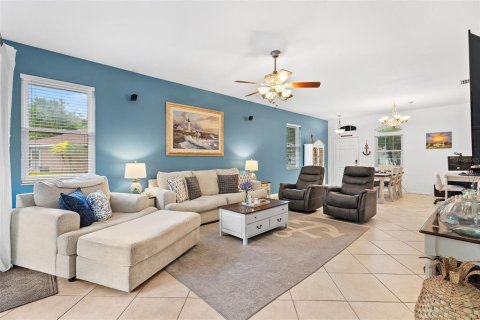 House in Land O' Lakes, Florida 4 bedrooms, 167.5 sq.m. № 1907619 - photo 15