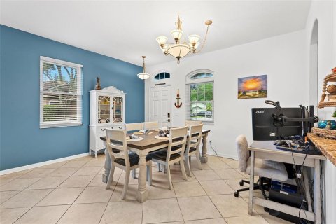 House in Land O' Lakes, Florida 4 bedrooms, 167.5 sq.m. № 1907619 - photo 10