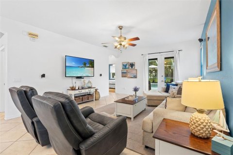 House in Land O' Lakes, Florida 4 bedrooms, 167.5 sq.m. № 1907619 - photo 14