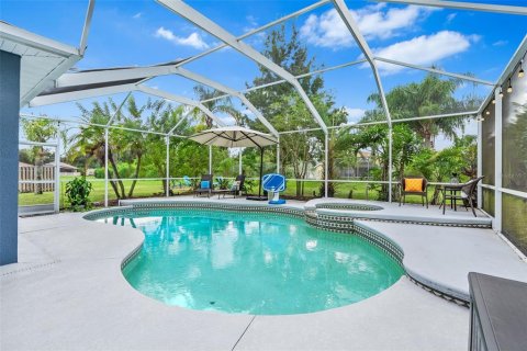 House in Land O' Lakes, Florida 4 bedrooms, 167.5 sq.m. № 1907619 - photo 29