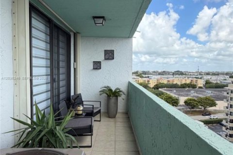 Copropriété à vendre à Hialeah, Floride: 1 chambre, 66.15 m2 № 2084266 - photo 2