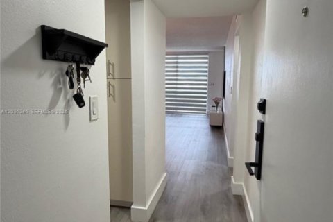 Copropriété à vendre à Hialeah, Floride: 1 chambre, 66.15 m2 № 2084266 - photo 6