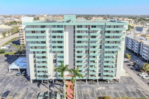 Copropriété à vendre à Hialeah, Floride: 1 chambre, 66.15 m2 № 2084266 - photo 3