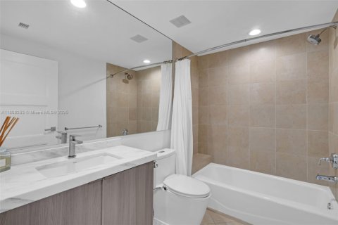 Condo in Fort Lauderdale, Florida, 2 bedrooms  № 1752185 - photo 23