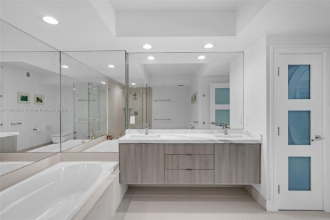 Condo in Fort Lauderdale, Florida, 2 bedrooms  № 1752185 - photo 18