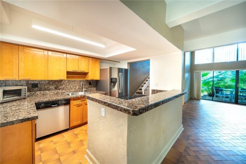 Condo in Miami, Florida, 3 bedrooms № 1990291 - photo 5