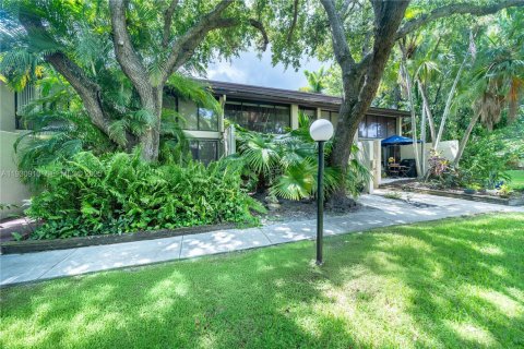 Condo in Miami, Florida, 3 bedrooms № 1990291 - photo 20
