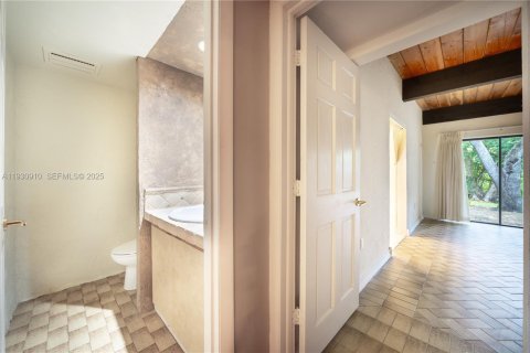 Condo in Miami, Florida, 3 bedrooms № 1990291 - photo 24