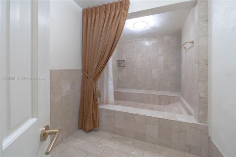 Condo in Miami, Florida, 3 bedrooms № 1990291 - photo 13