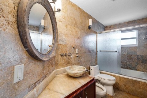 Casa en venta en Miami, Florida, 4 dormitorios, 191.38 m2 № 2044429 - foto 18